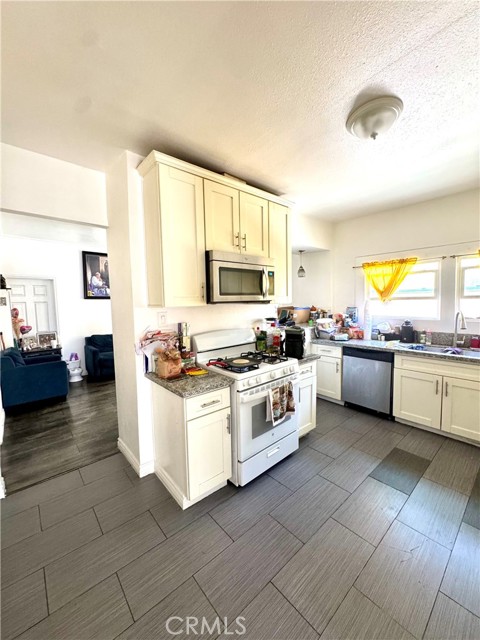 MLS #PW25262516 image #6