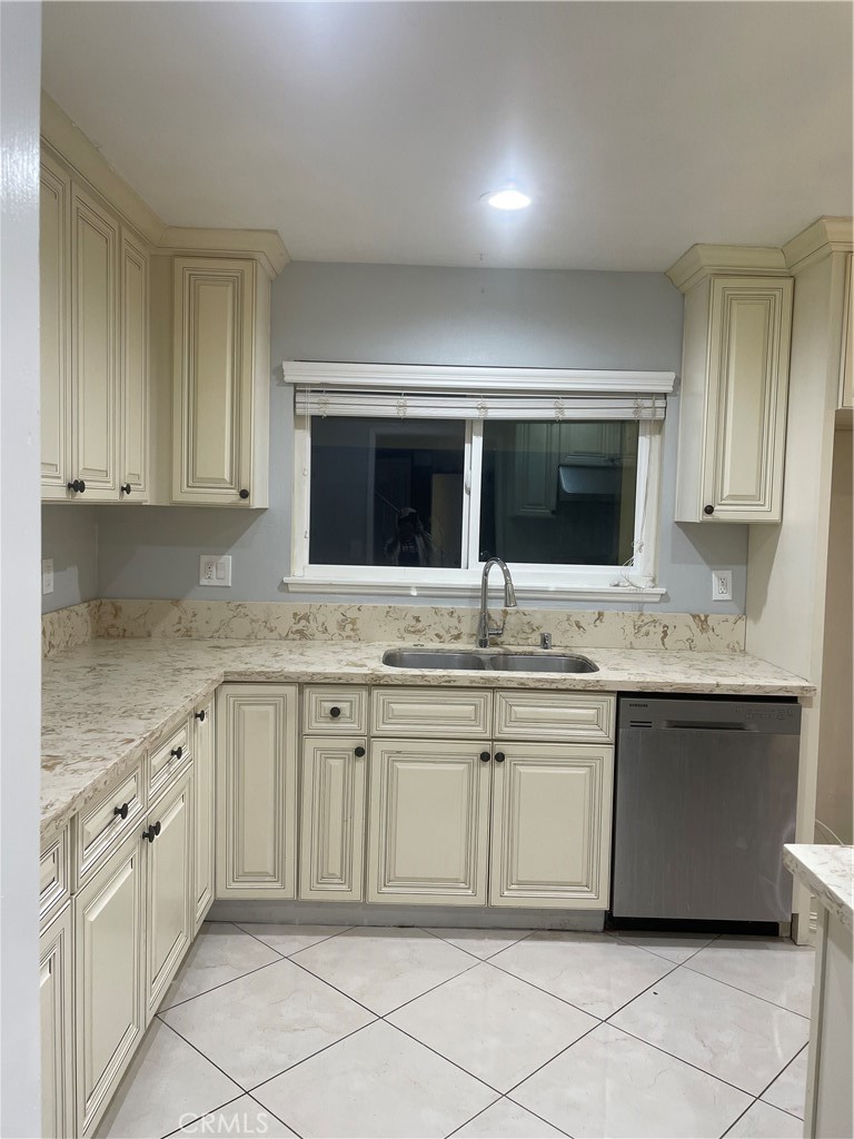 MLS #PW25270003 image #1