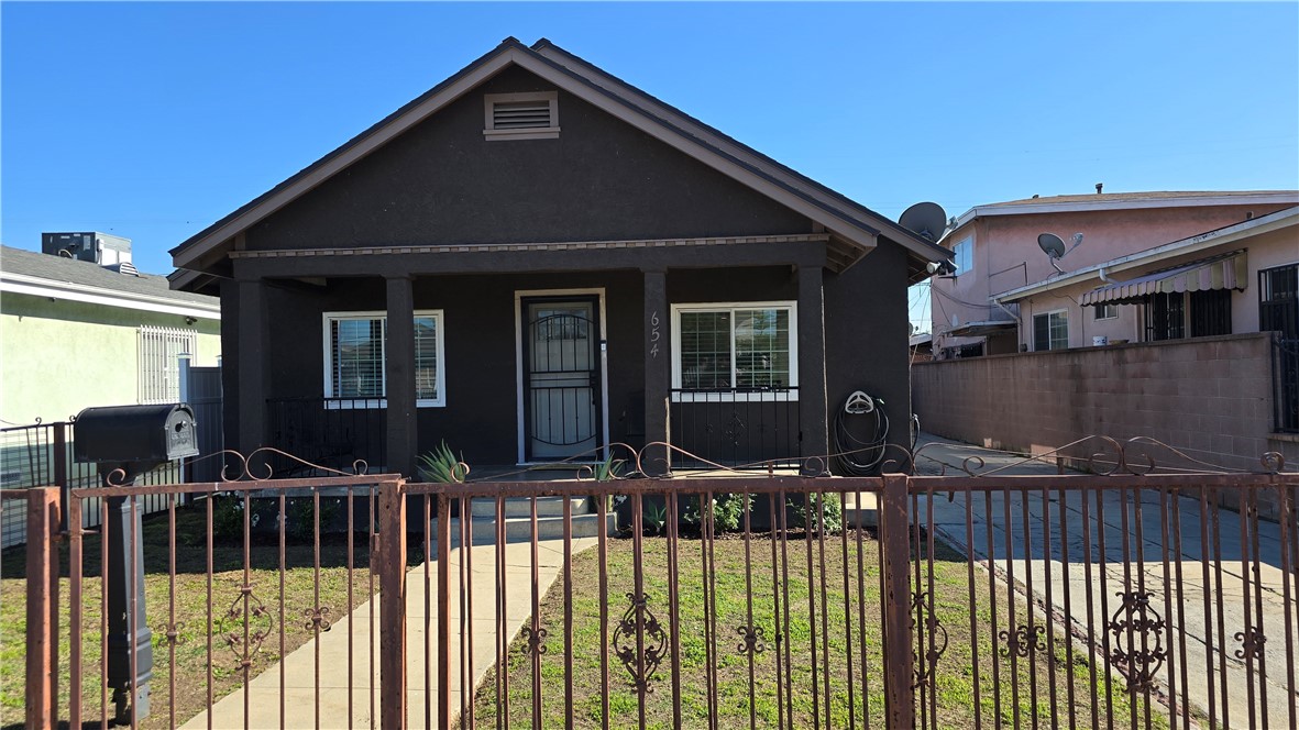 MLS #PW25270443 image #0