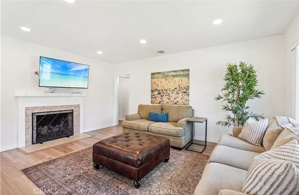 MLS #PW25270520 image #2