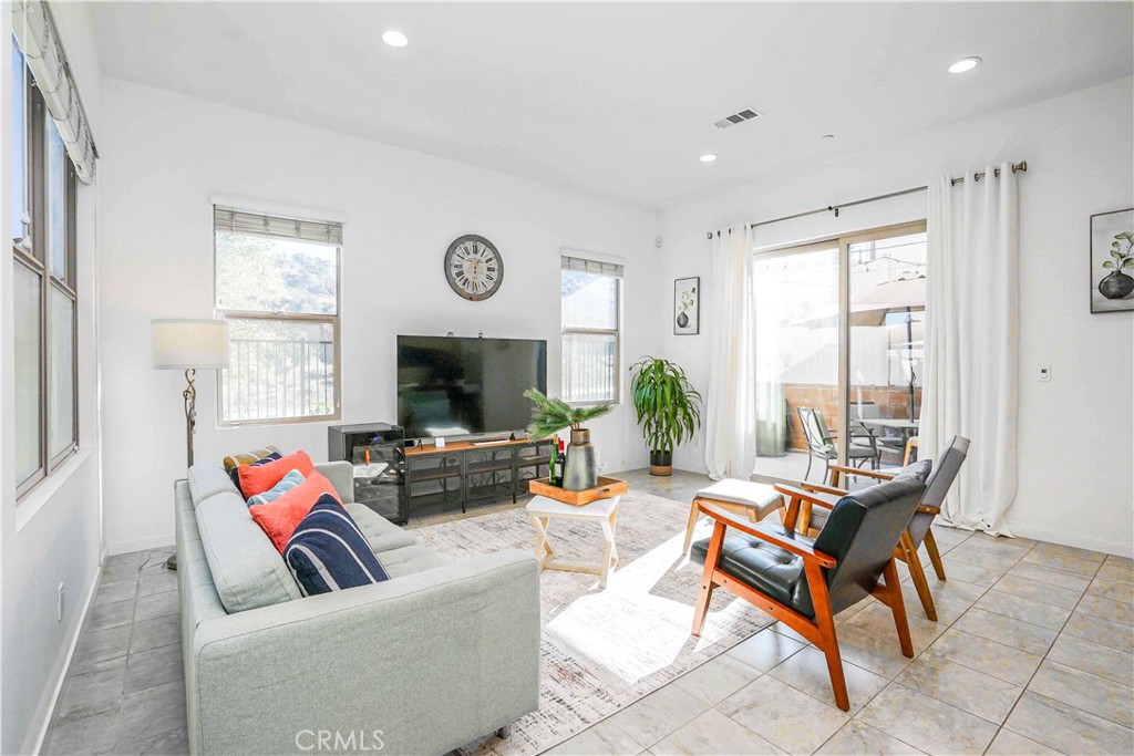 MLS #PW25273835 image #1