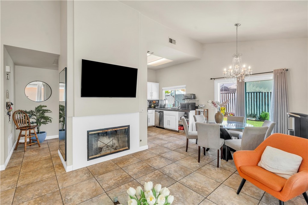 MLS #PW25275372 image #0