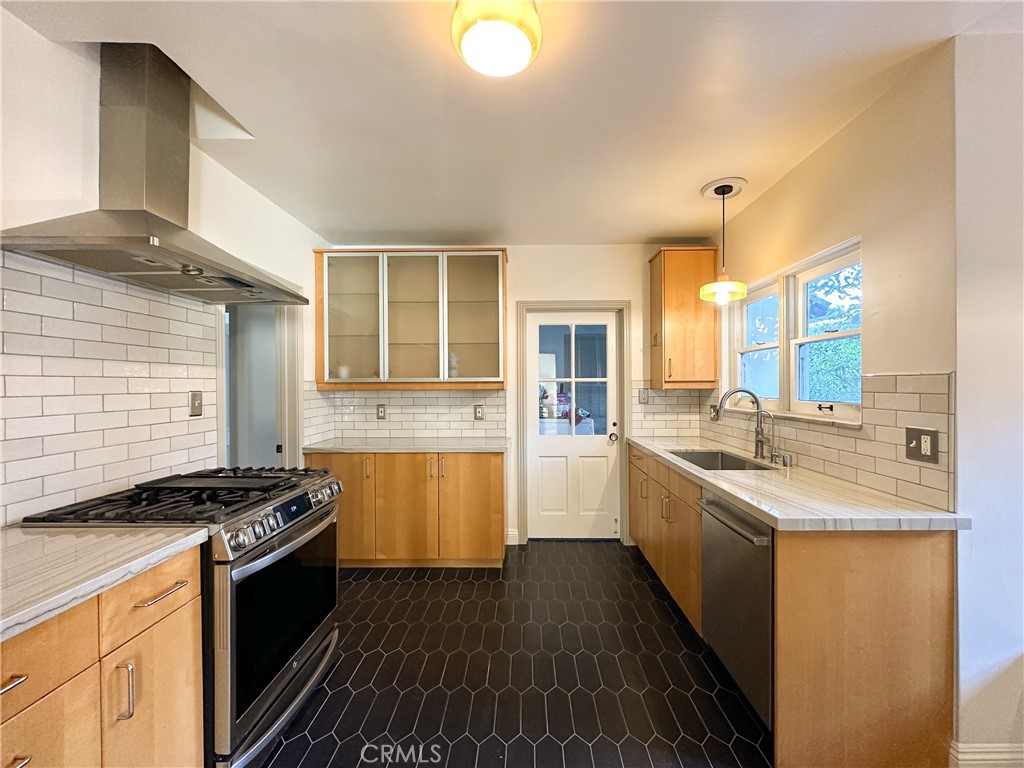 MLS #PW25281925 image #1