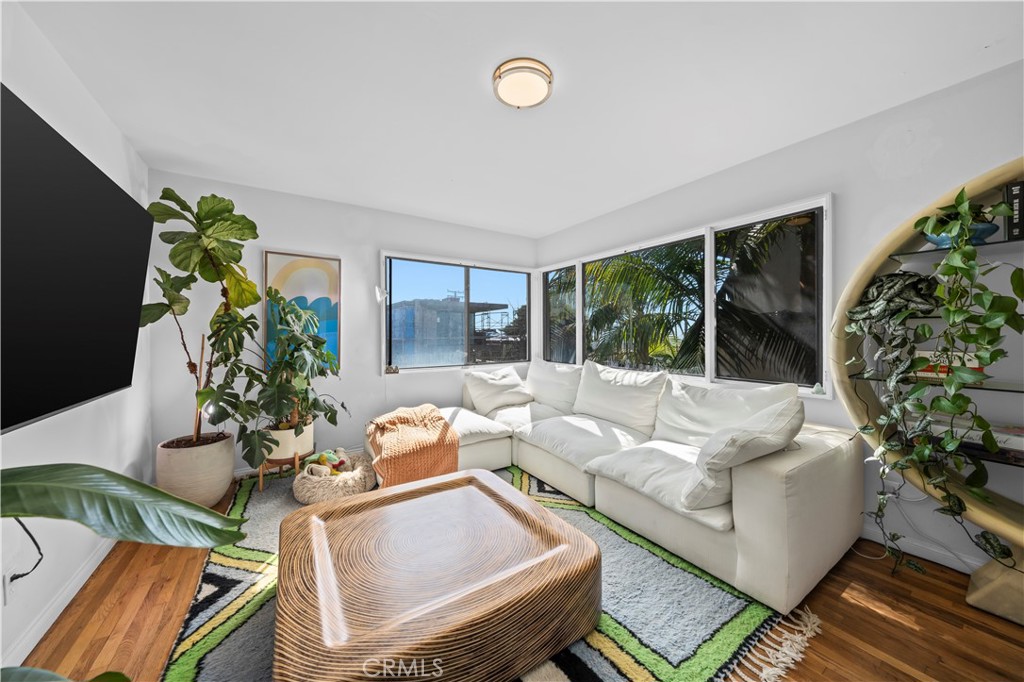 MLS #SB25010397 image #9