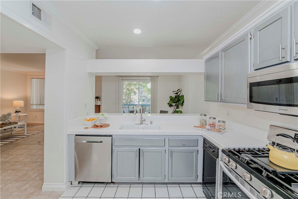 MLS #SB25216851 image #3