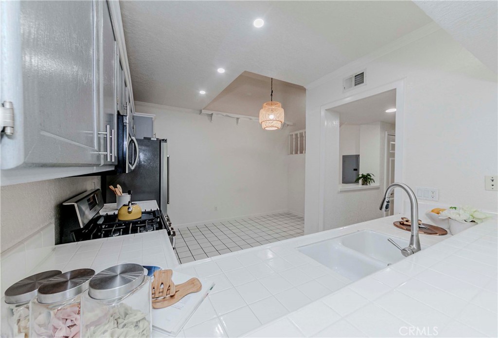 MLS #SB25216851 image #9