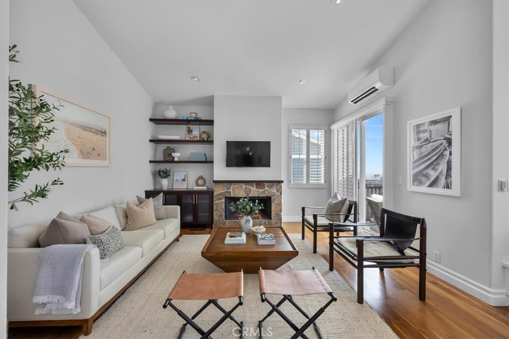 MLS #SB25222457 image #1