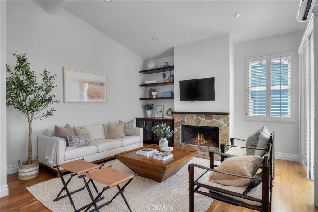 MLS #SB25222457 image #2