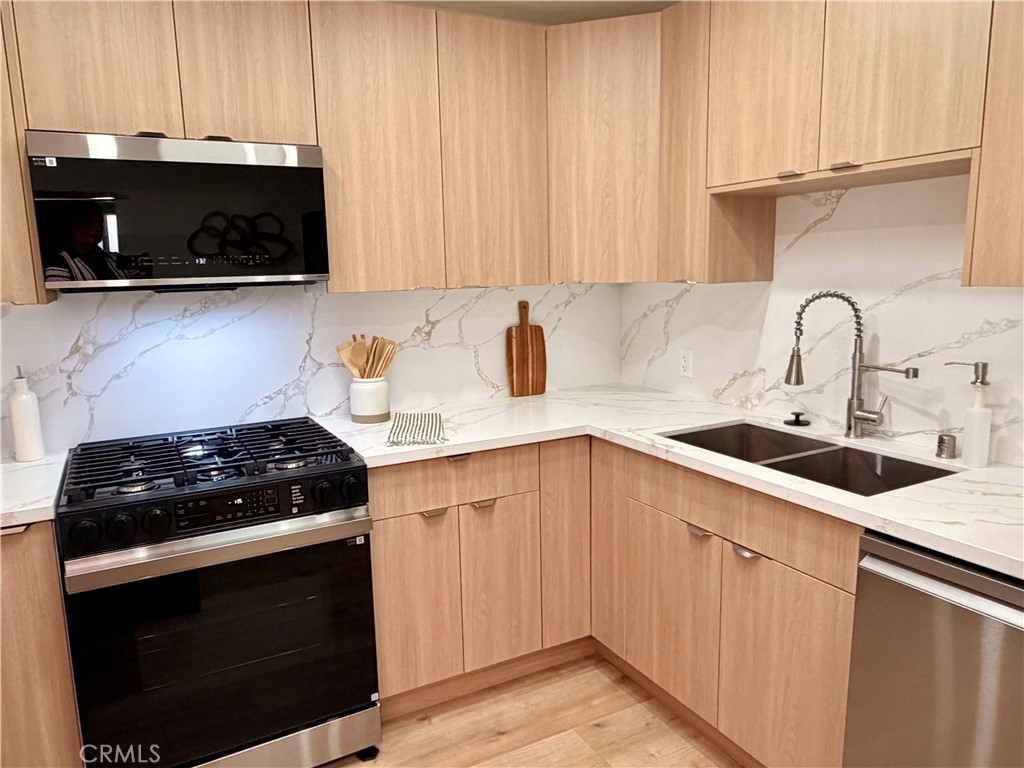 MLS #SB25235210 image #1