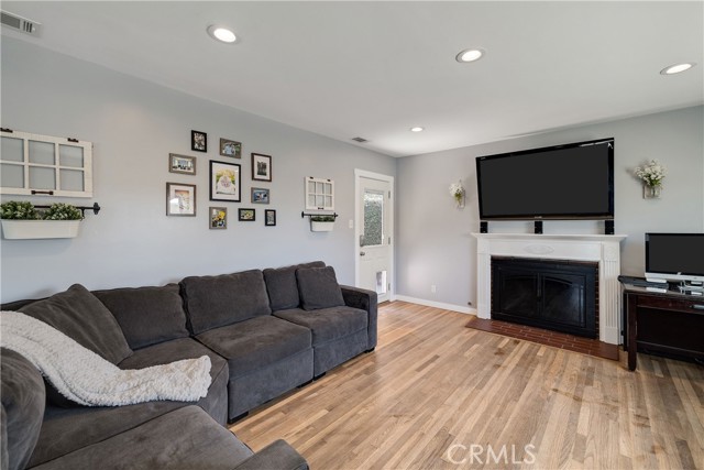 MLS #SB25251460 img 5