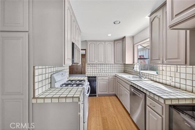 MLS #SB25254106 image #4