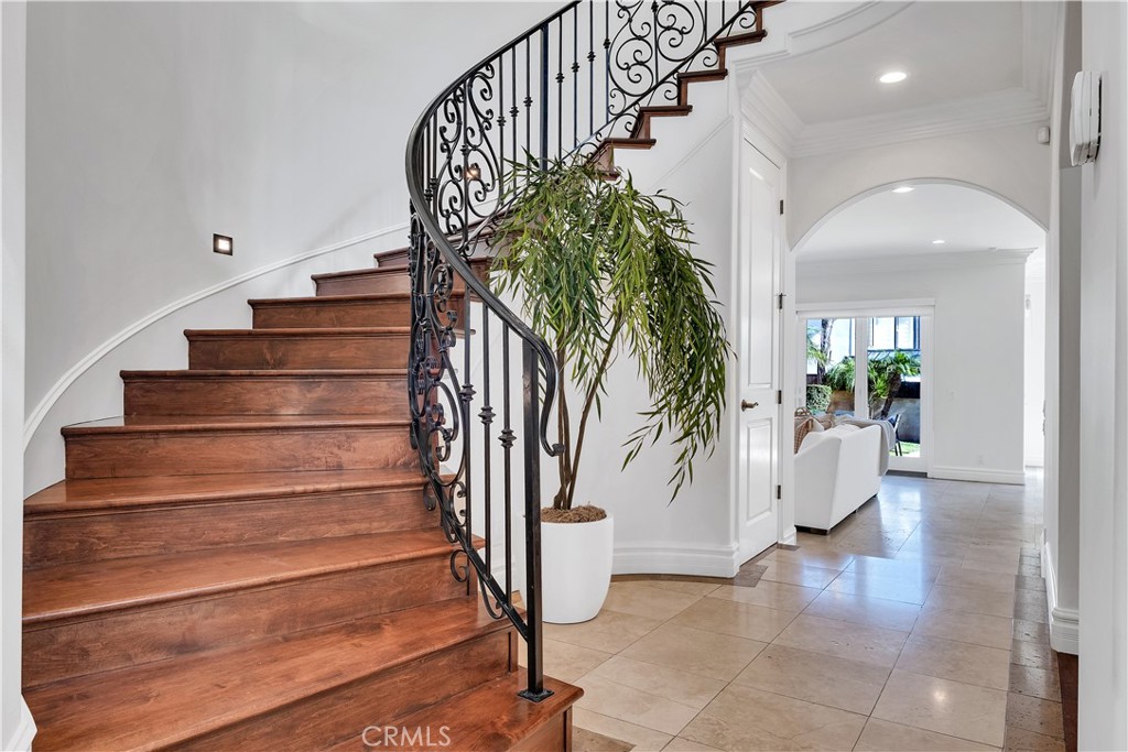 MLS #SB25262336 image #8