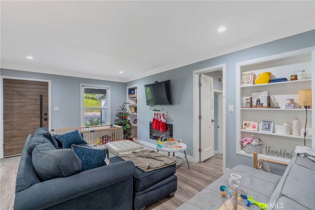 MLS #SB25266947 image #1