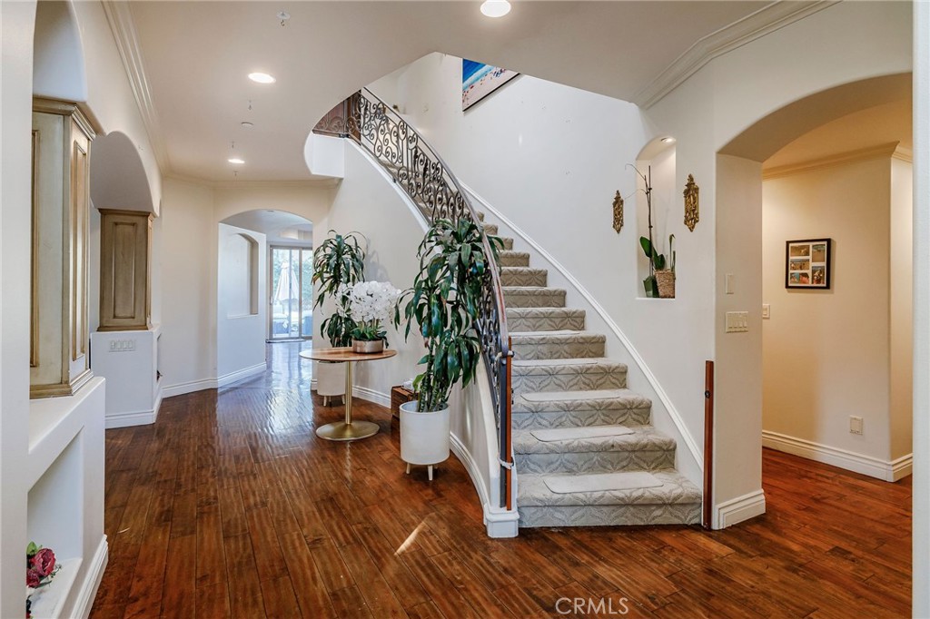 MLS #SB25268351 image #1