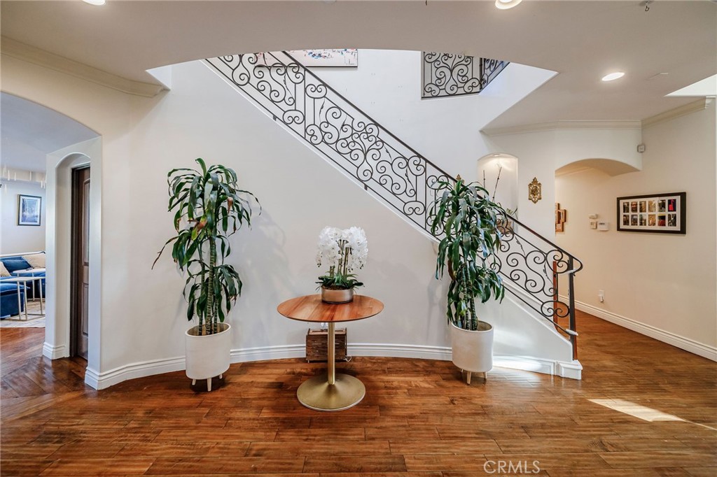 MLS #SB25268351 image #2