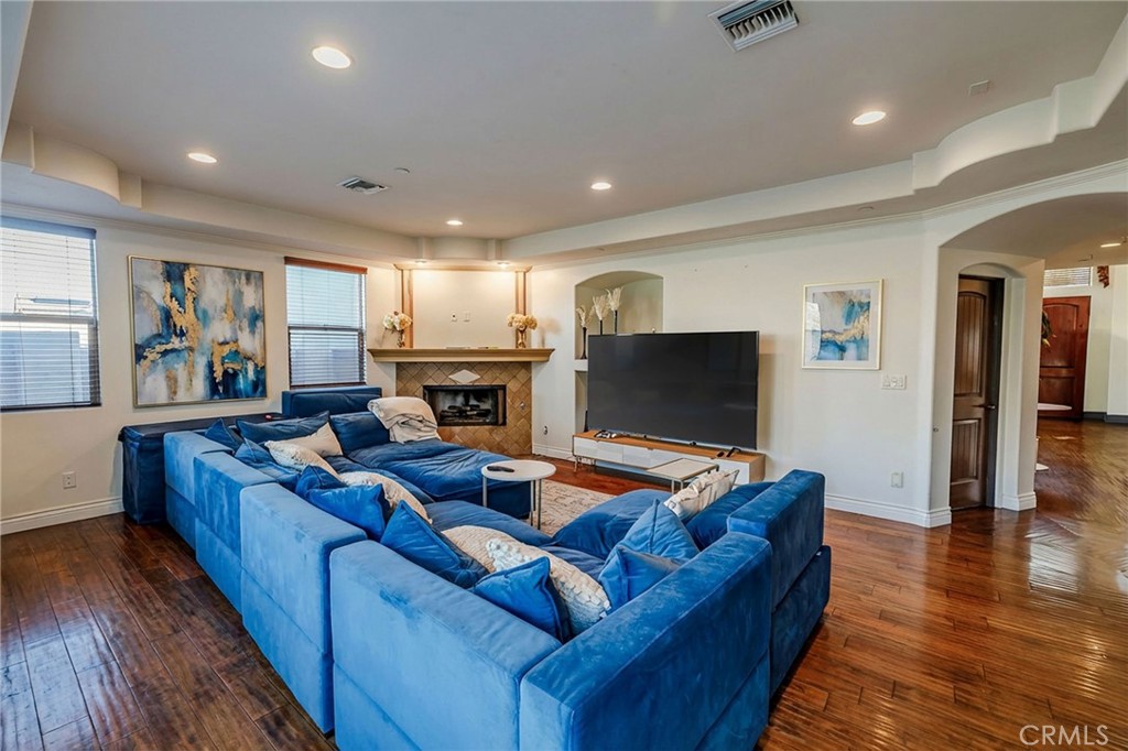 MLS #SB25268351 image #5