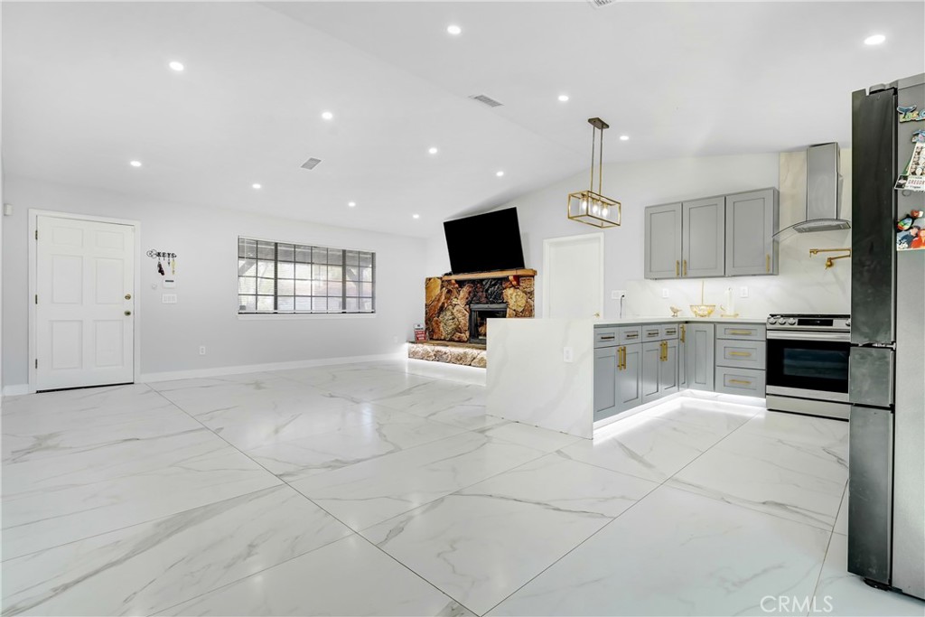 MLS #SB25270346 image #8