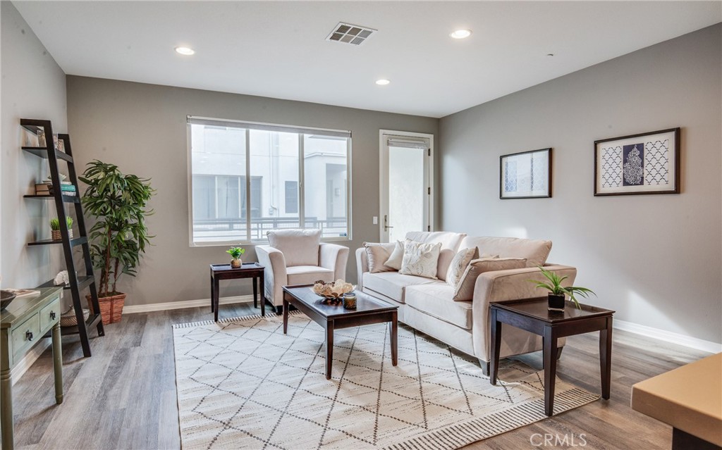 MLS #SB25271011 image #1