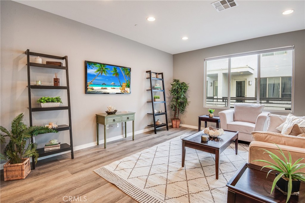 MLS #SB25271011 image #2