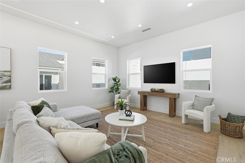 MLS #SB25273019 image #5