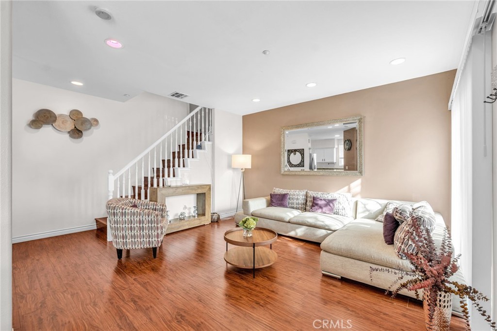 MLS #SB25278302 image #1