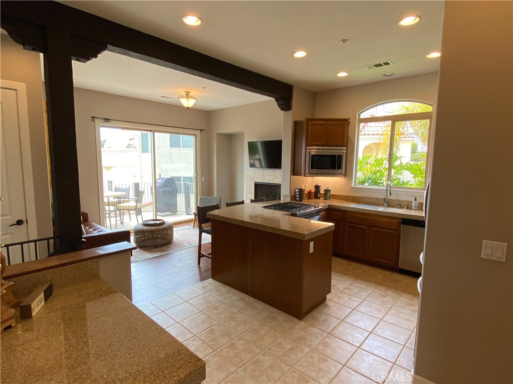 MLS #SC25111638 image #6