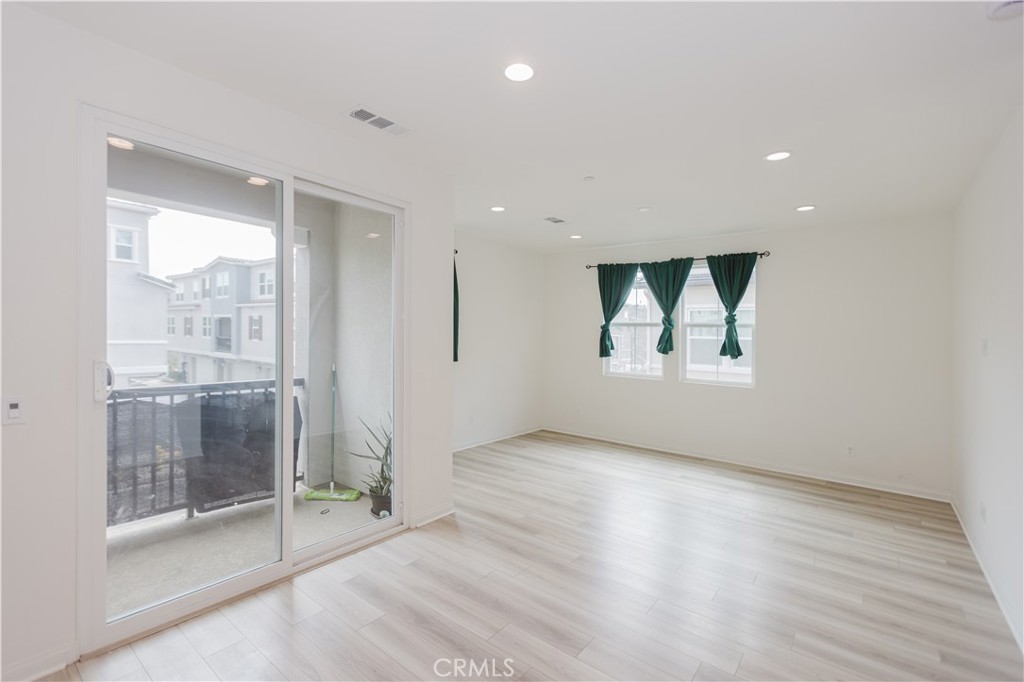 MLS #SR25024171 image #1