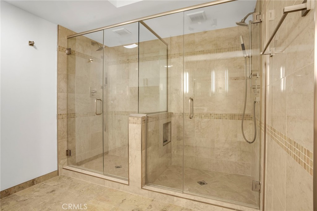 MLS #SR25100701 image #12