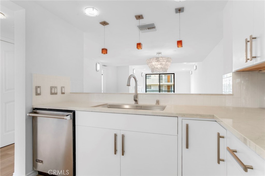 MLS #SR25100701 image #9