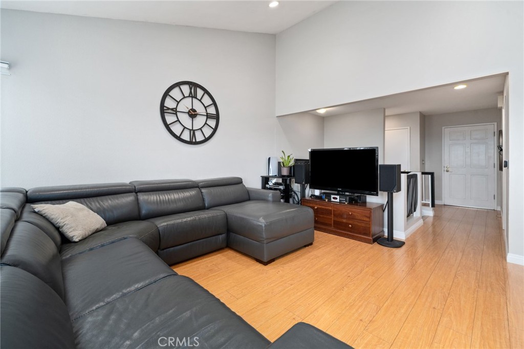 MLS #SR25100726 image #4