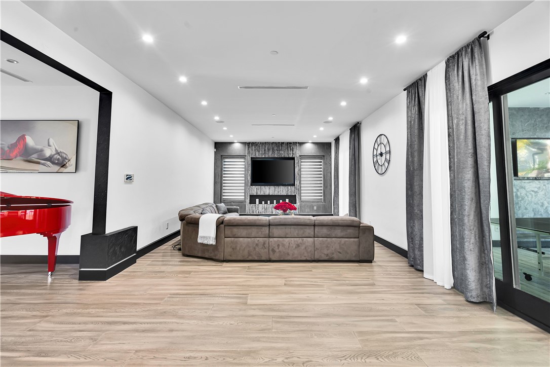 MLS #SR25102692 image #16