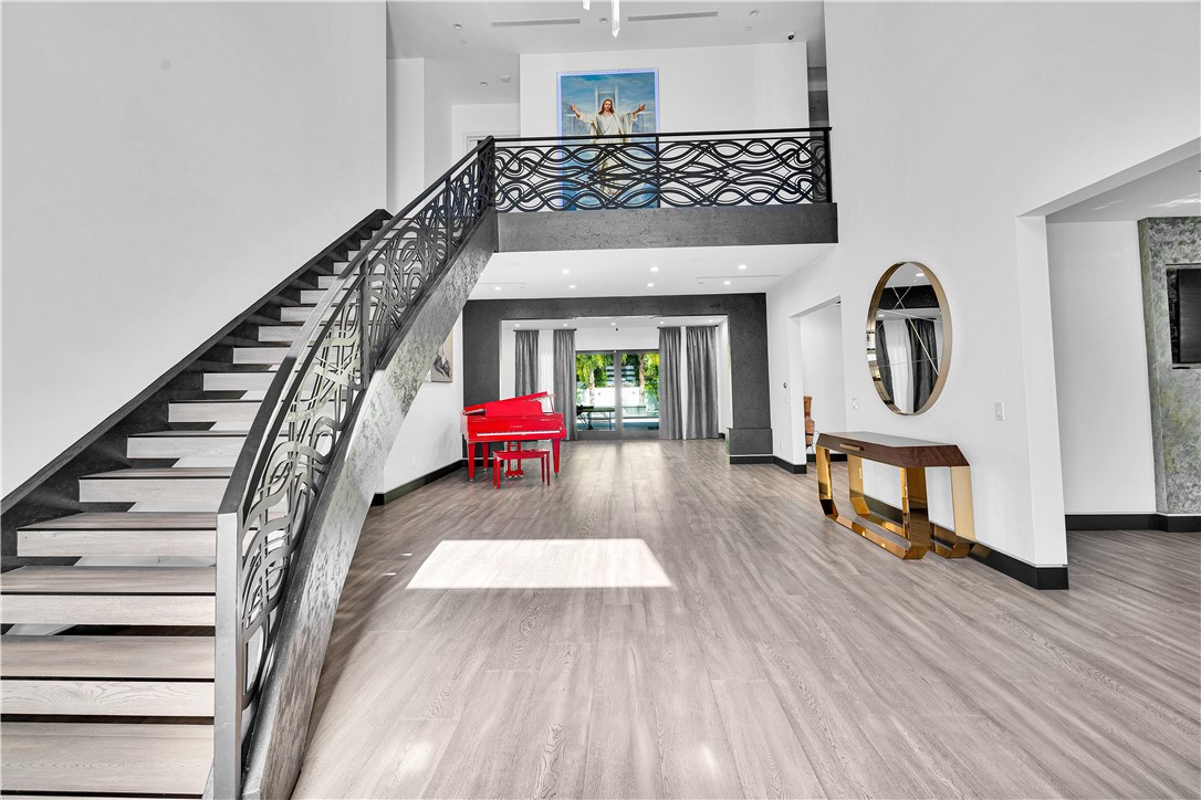 MLS #SR25102692 image #6