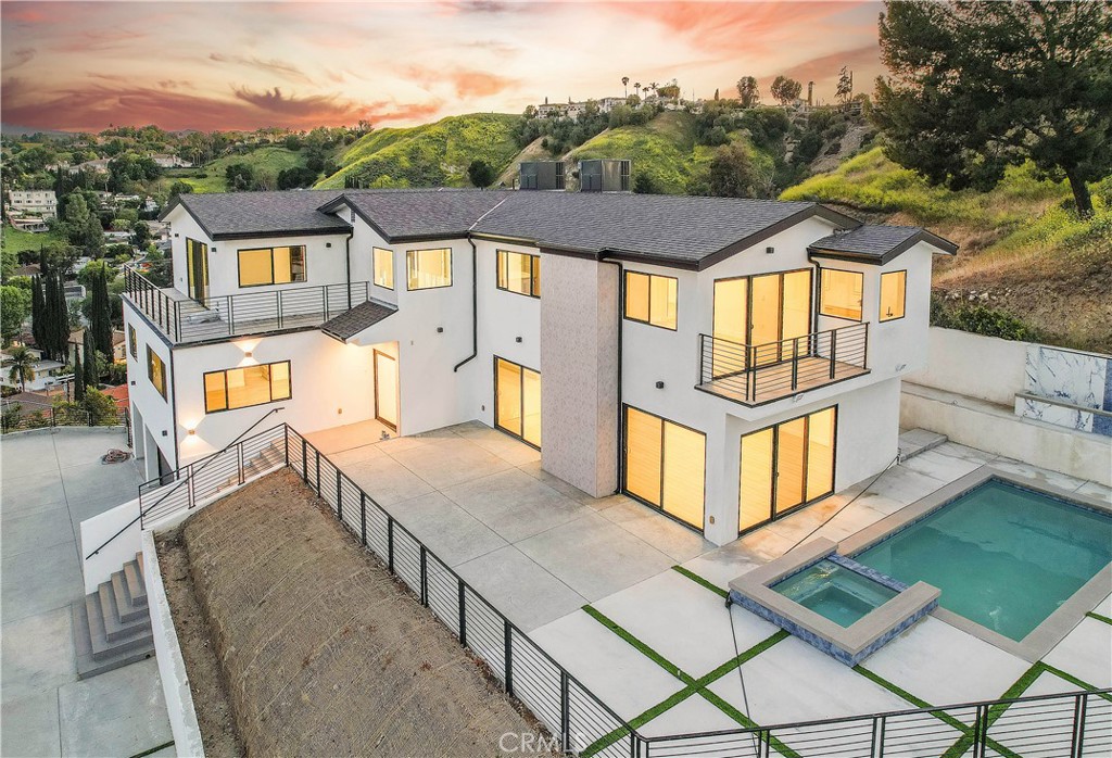 MLS #SR25103066 image #9