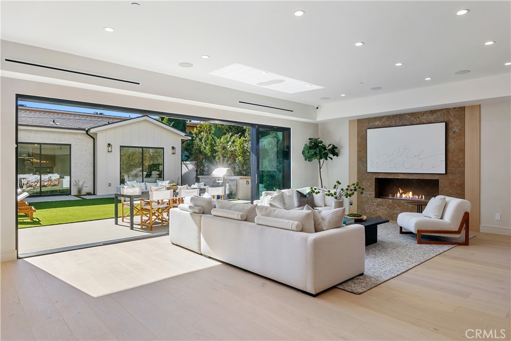 MLS #SR25103404 image #17