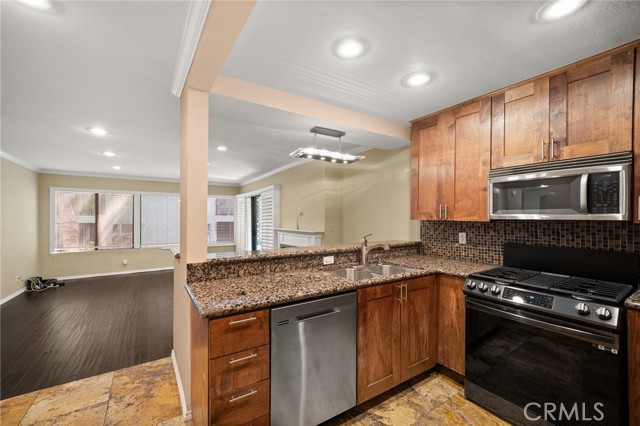 MLS #SR25120855 image #9