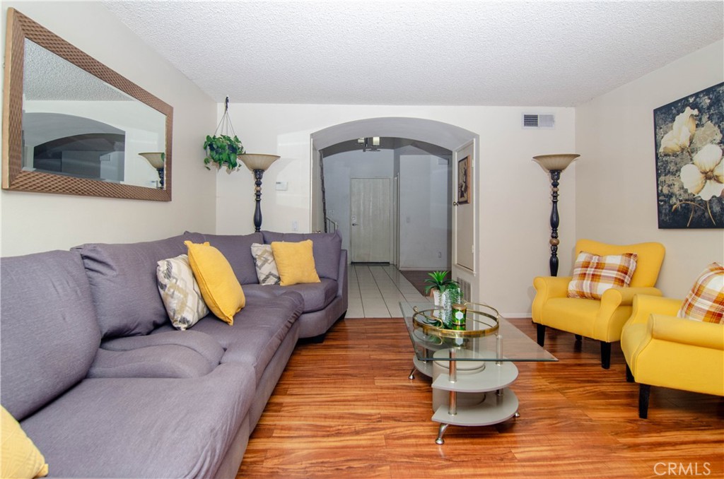 MLS #SR25121677 image #8