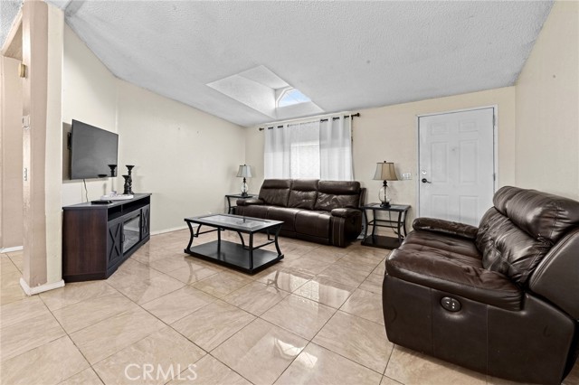 MLS #SR25127868 image #5