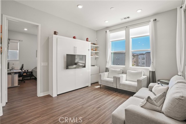 MLS #SR25169395 image #9