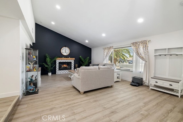 MLS #SR25173333 image #8