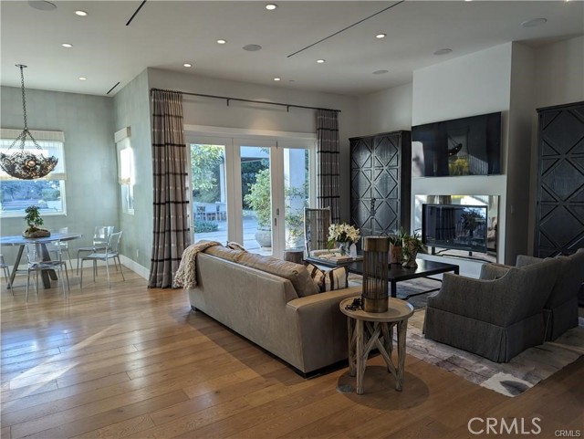 MLS #SR25175108 img 2