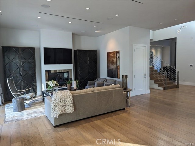 MLS #SR25175108 img 3