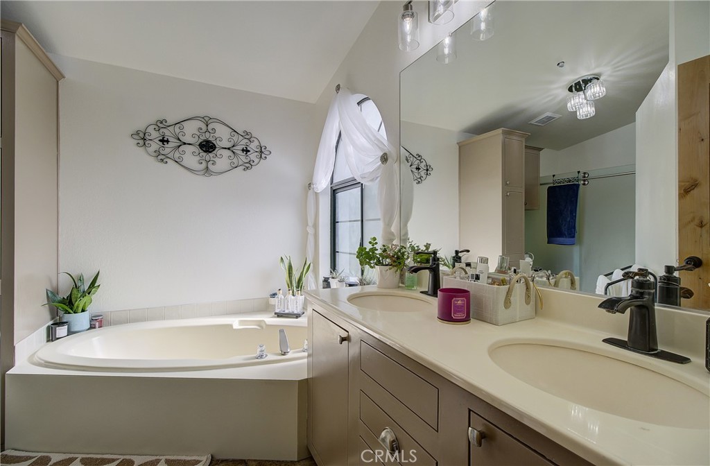 MLS #SR25178393 image #11