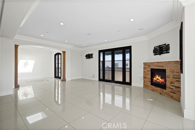 MLS #SR25181328 image #9