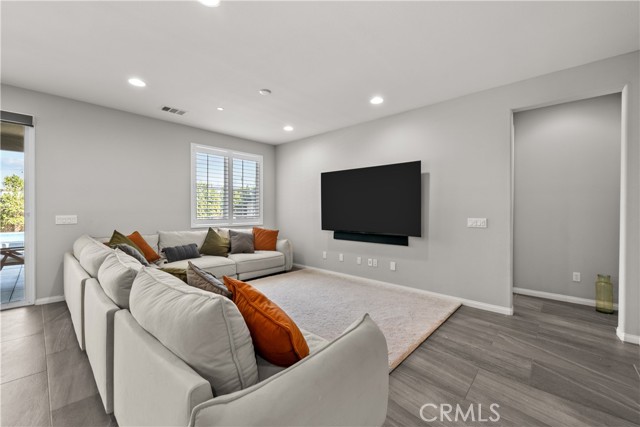 MLS #SR25183609 image #7