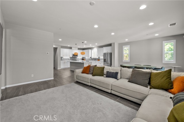MLS #SR25183609 image #9