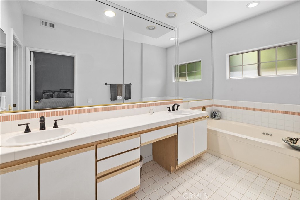 MLS #SR25185760 image #14