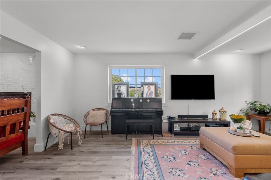 MLS #SR25185843 image #9