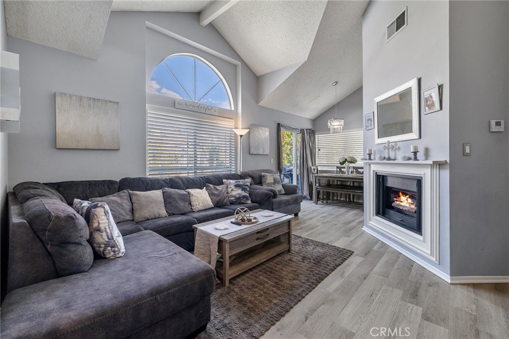 MLS #SR25187359 image #4