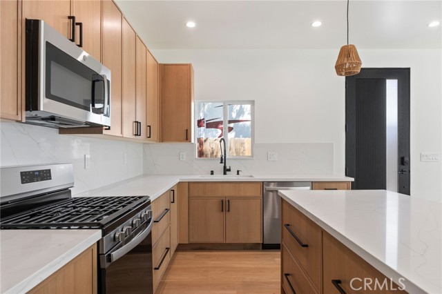 MLS #SR25187638 image #8