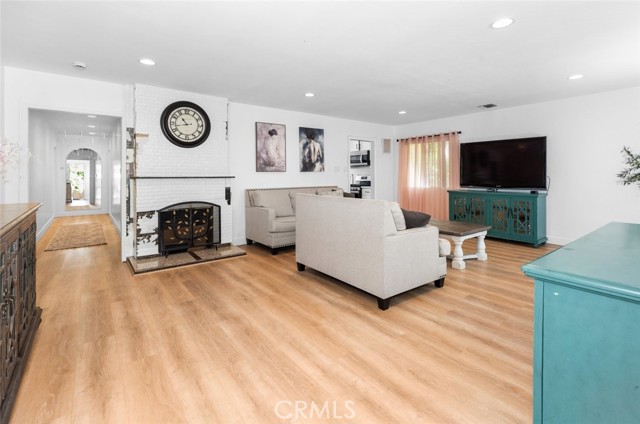 MLS #SR25189122 image #3